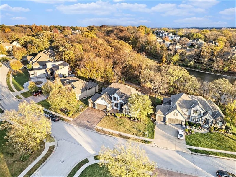 14675 NW 63rd St, Parkville, MO 64152