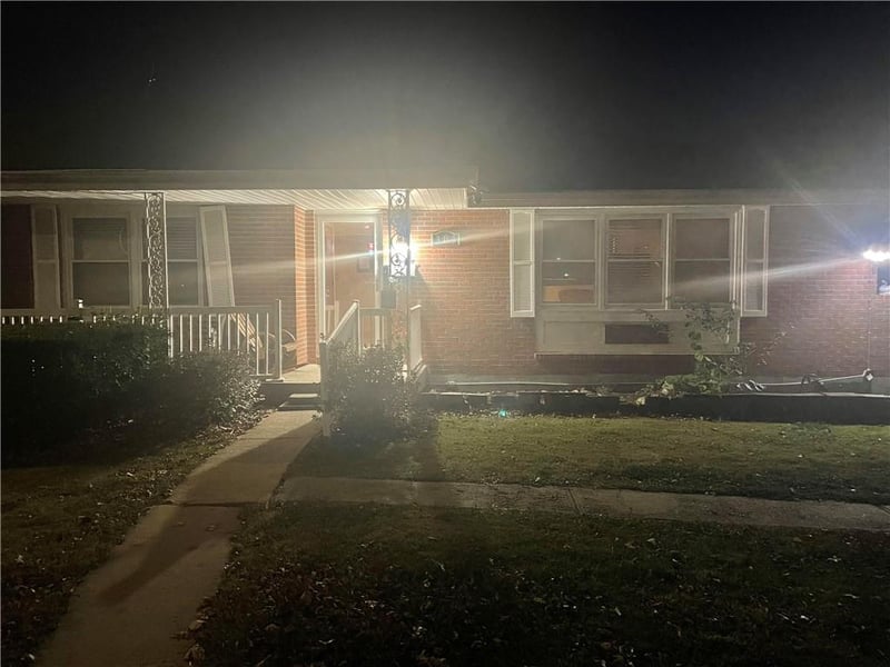 301 SW Pinnell Dr, Lee's Summit, MO 64081