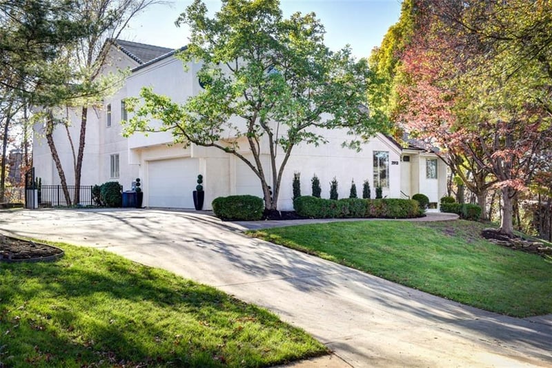 2913 W 112th St, Leawood, KS 66211