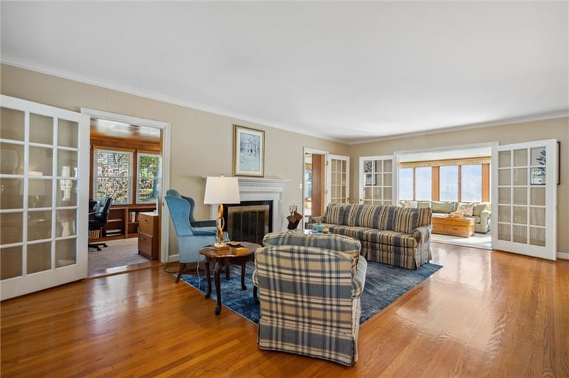 439 E 64th Ter, Kansas City, MO 64131
