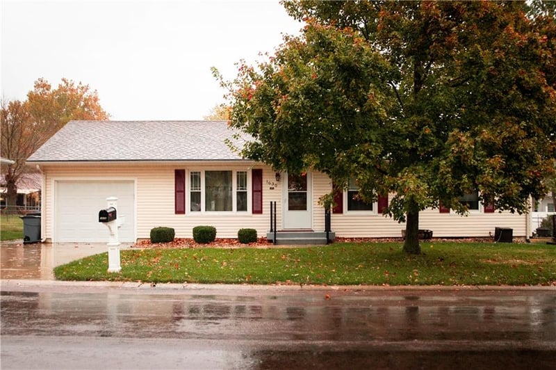 1630 S Benton Ave, Marshall, MO 65340
