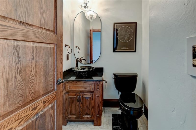 4943 Ward Pw, Kansas City, MO 64112