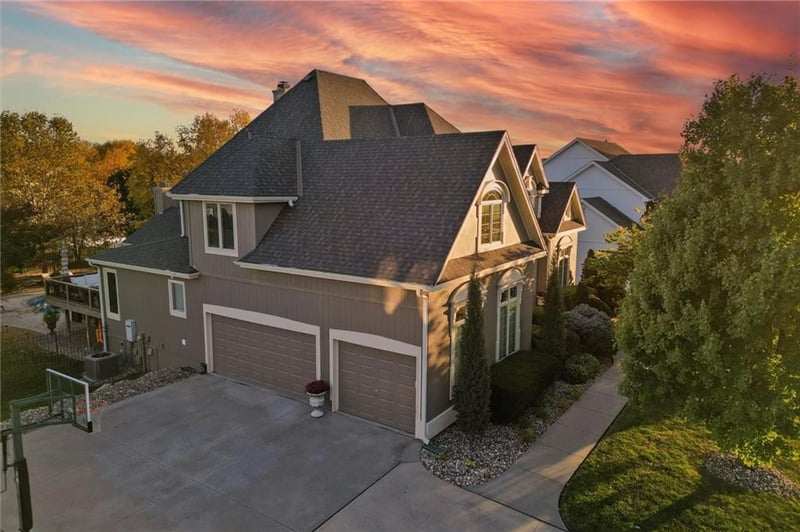 9515 N Crescent Ct, Kansas City, MO 64157