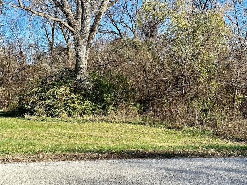 Monument Rd, Wathena, KS 66090