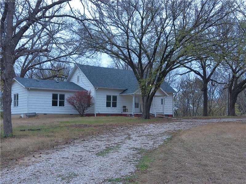 7843 Wichita Rd, Thayer, KS 66776