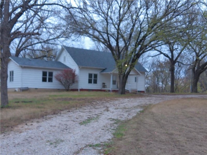 7843 Wichita Rd, Thayer, KS 66776