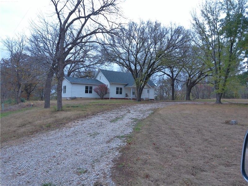 7843 Wichita Rd, Thayer, KS 66776