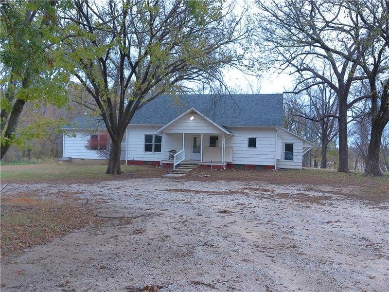 7843 Wichita Rd, Thayer, KS 66776