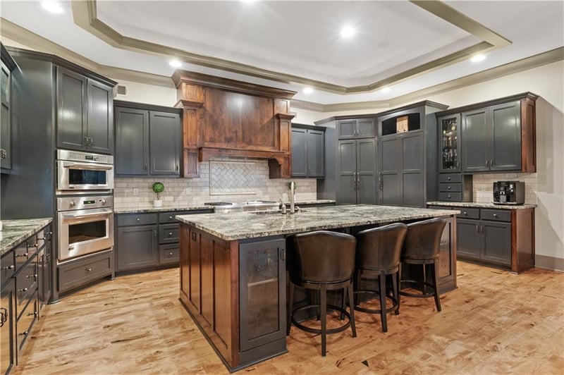6504 W 106th St, Overland Park, KS 66212