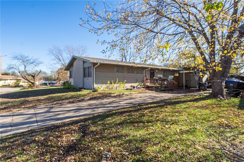 1721 SW Clearview Ln, Topeka, KS 66619