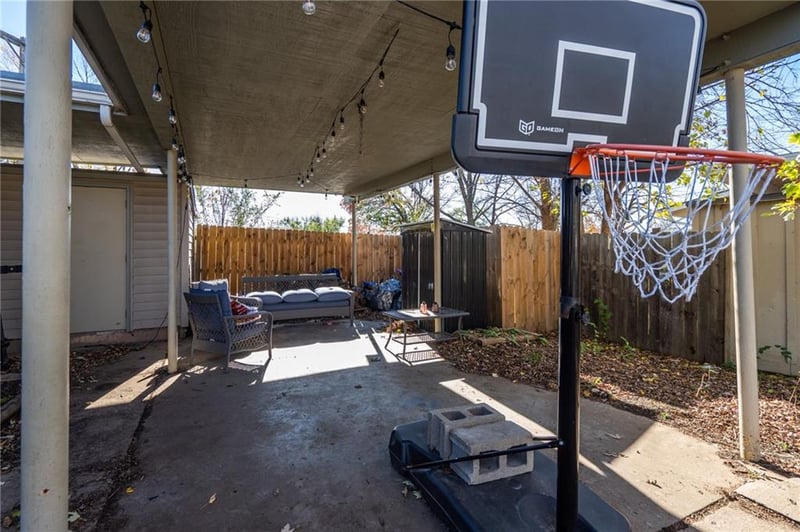1721 SW Clearview Ln, Topeka, KS 66619