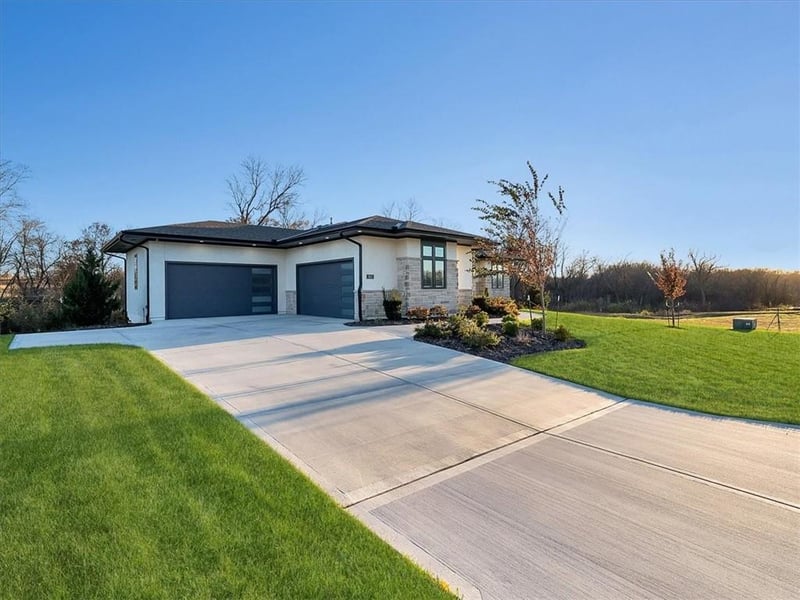2813 W 176th St, Overland Park, KS 66085