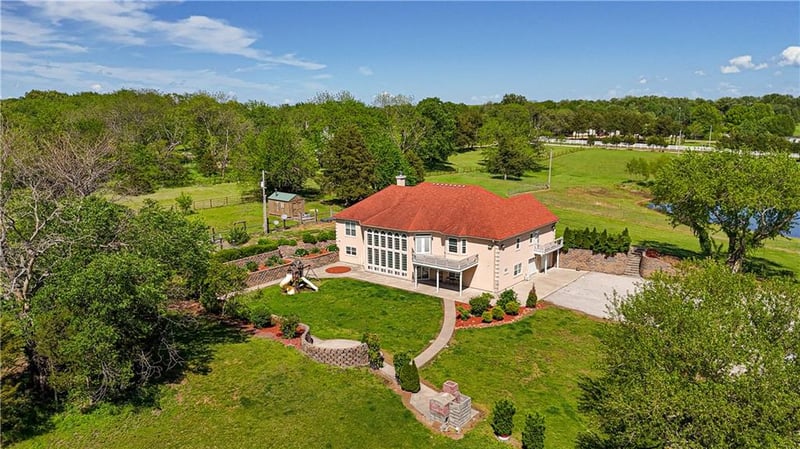 30815 Lone Star Rd, Sedalia, MO 65301