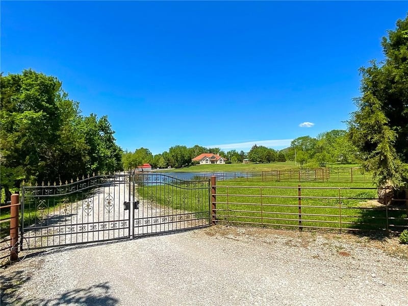 30815 Lone Star Rd, Sedalia, MO 65301