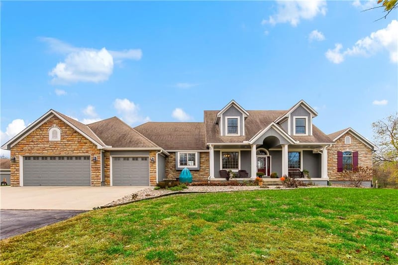 8301 E 201st St, Belton, MO 64012
