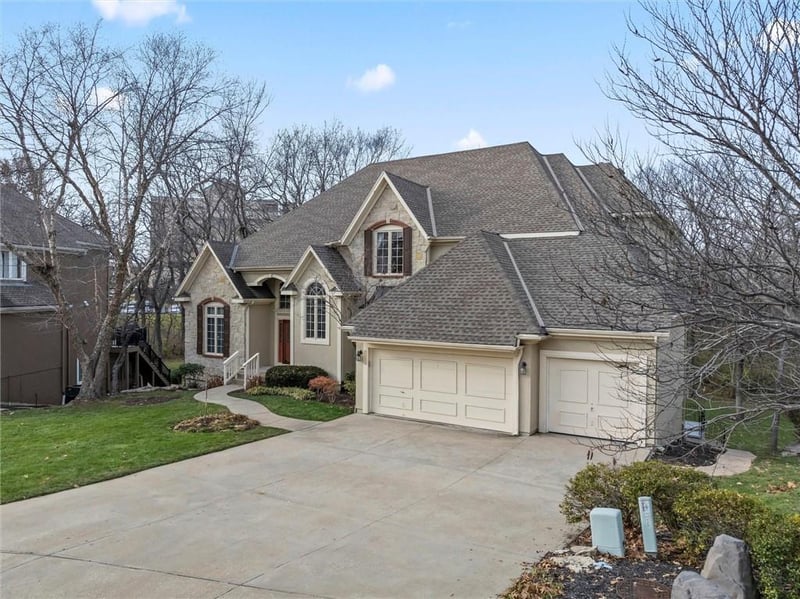 10526 Riggs Dr, Overland Park, KS 66212