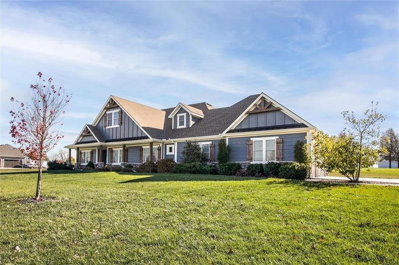 27307 Oak Haven Dr, Greenwood, MO 64034