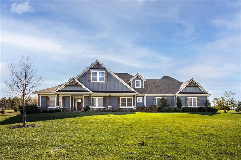 27307 Oak Haven Dr, Greenwood, MO 64034