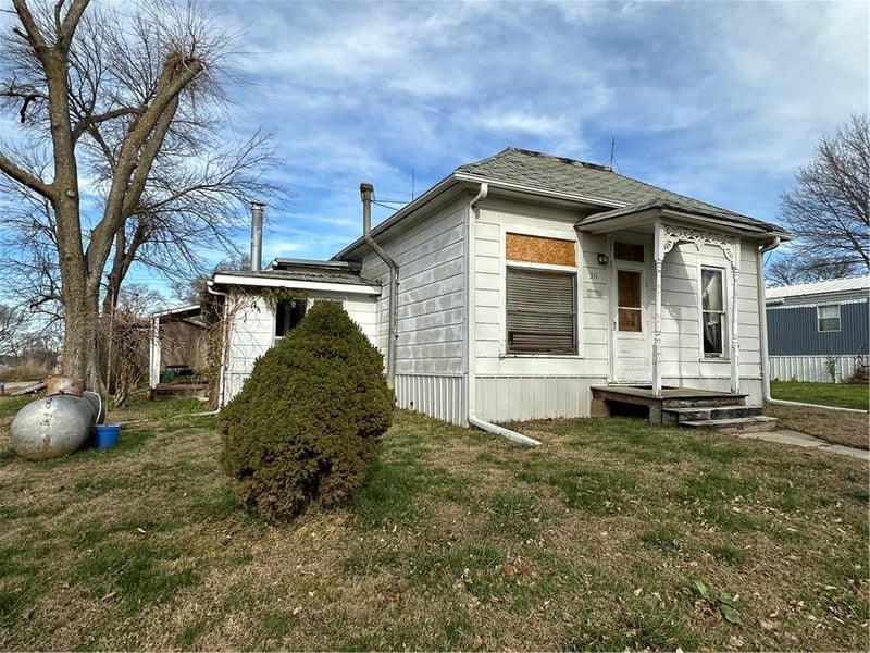 311 W 2nd St, Burlington Jct, MO 64428
