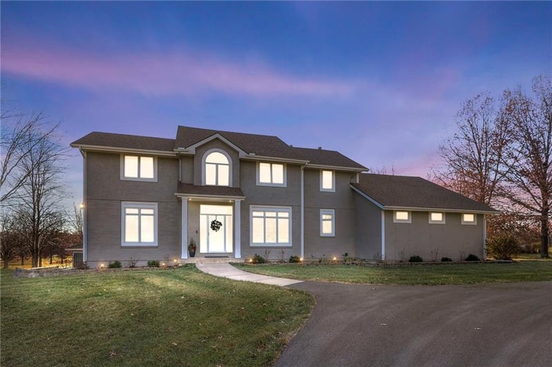 9825 NE 116th St, Kansas City, MO 64157