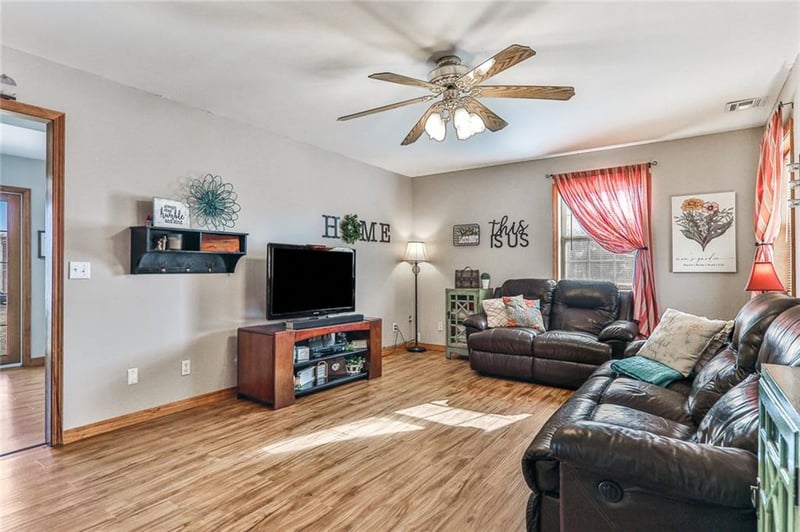 325 S Delaware St, Edna, KS 67342