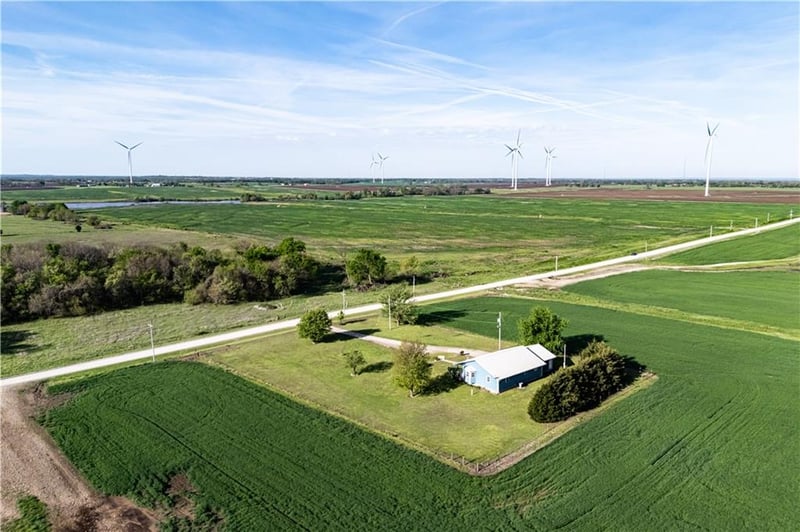 5670 80th Rd, Thayer, KS 66776