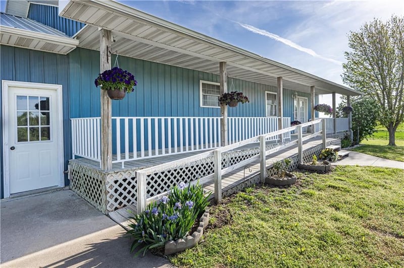 5670 80th Rd, Thayer, KS 66776