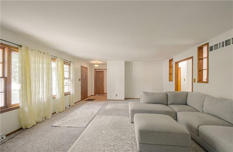 8116 Main St, Kansas City, MO 64118