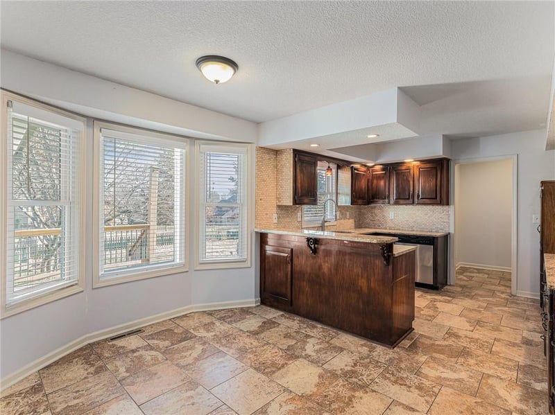 13448 W 106th St, Overland Park, KS 66215