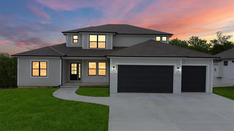 502 Blackhawke Dr, Smithville, MO 64089