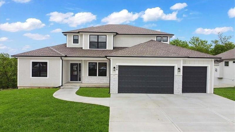 502 Blackhawke Dr, Smithville, MO 64089