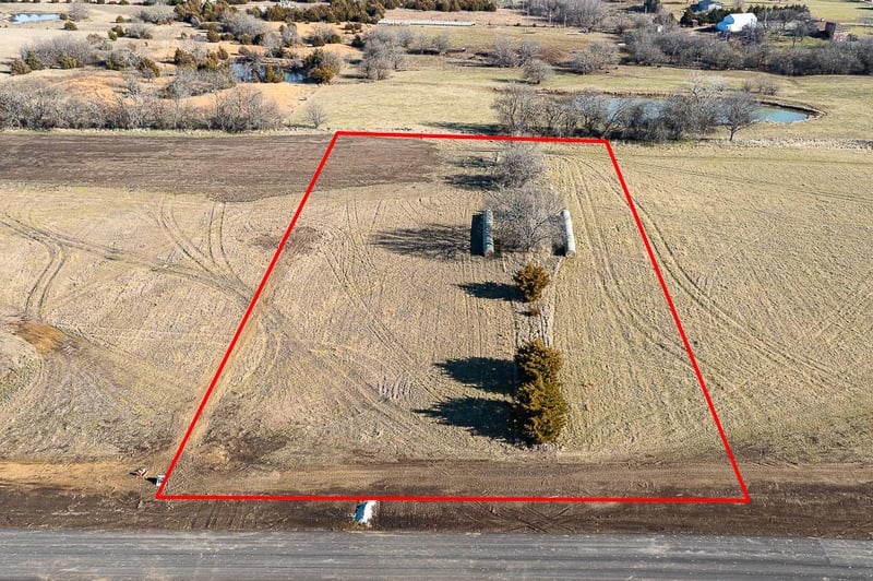 Lot 27 235th St, Tonganoxie, KS 66086