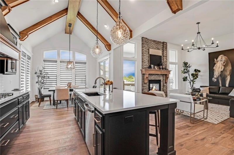 12504 170th St, Overland Park, KS 66221