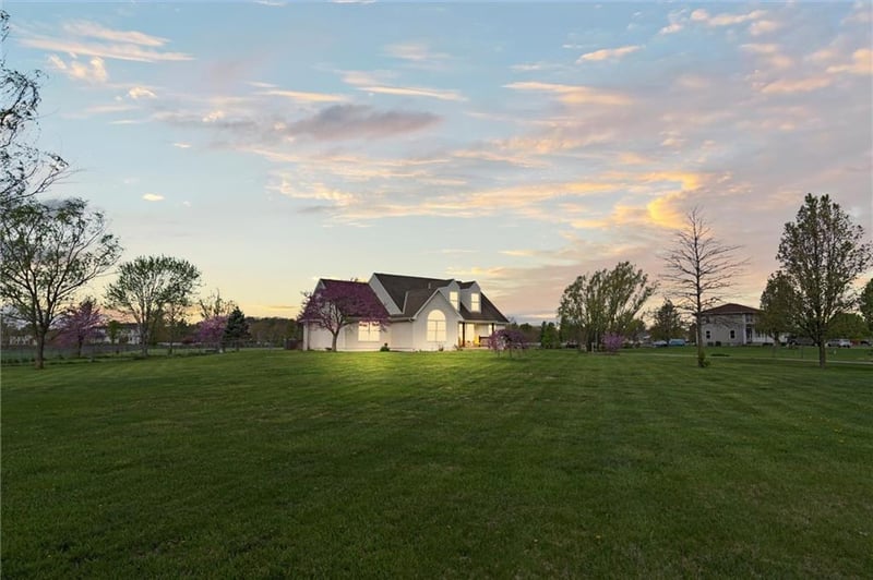 9310 Valley Garden Dr, Kansas City, MO 64139