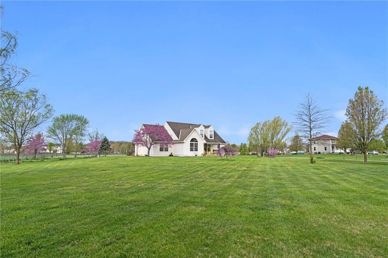9310 Valley Garden Dr, Kansas City, MO 64139