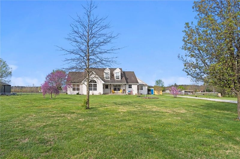 9310 Valley Garden Dr, Kansas City, MO 64139