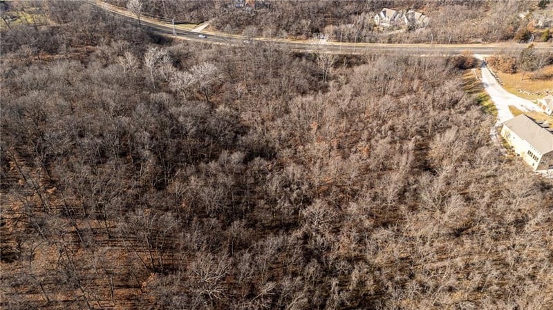 6405 Daggett Rd, Kansas City, MO 64152