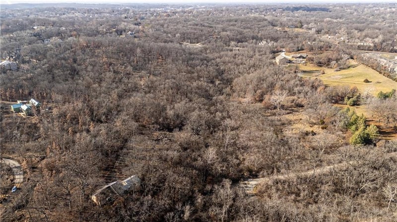 6405 Daggett Rd, Kansas City, MO 64152