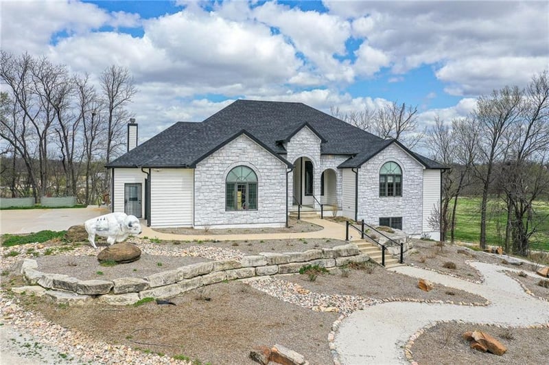 1605 Washington St, Tonganoxie, KS 66086