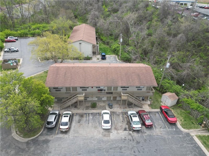 3930-3950 N Cherry St, Kansas City, MO 64116