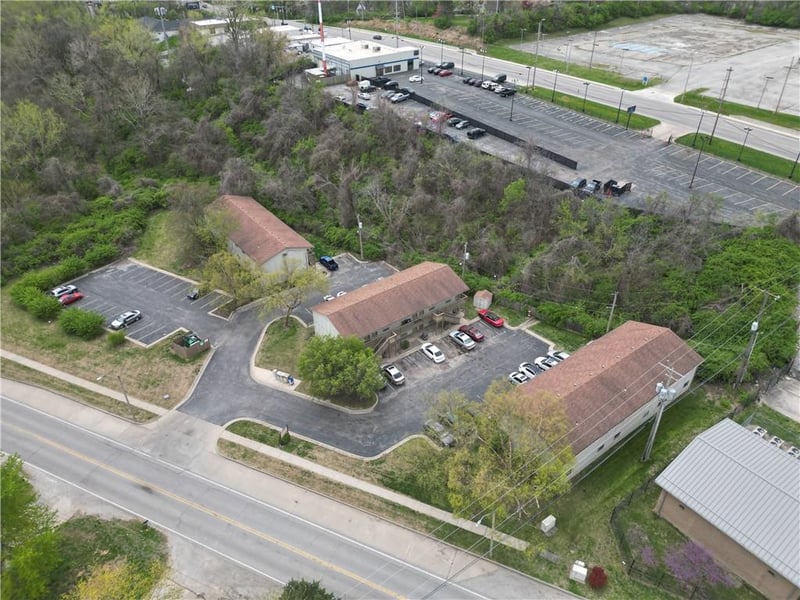 3930-3950 N Cherry St, Kansas City, MO 64116