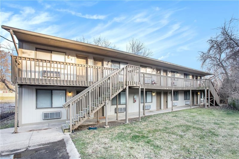3930-3950 N Cherry St, Kansas City, MO 64116