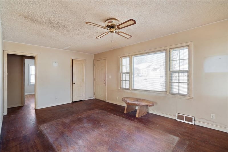 907 NE 42nd Ter, Kansas City, MO 64116
