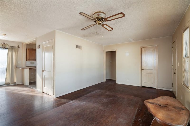 907 NE 42nd Ter, Kansas City, MO 64116