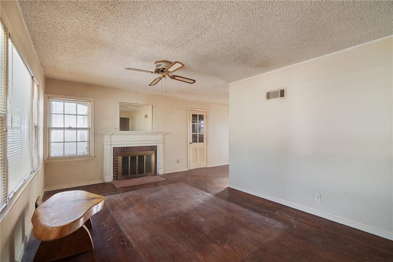 907 NE 42nd Ter, Kansas City, MO 64116