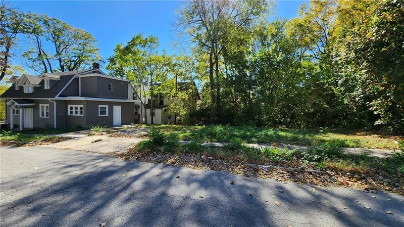 1331 E 28 St, Kansas City, MO 64108
