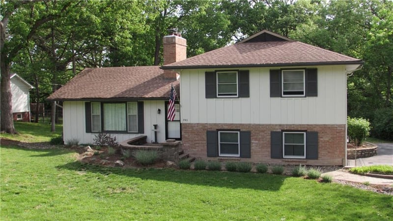 7411 NW Tomahawk Ln, Platte Woods, MO 64151