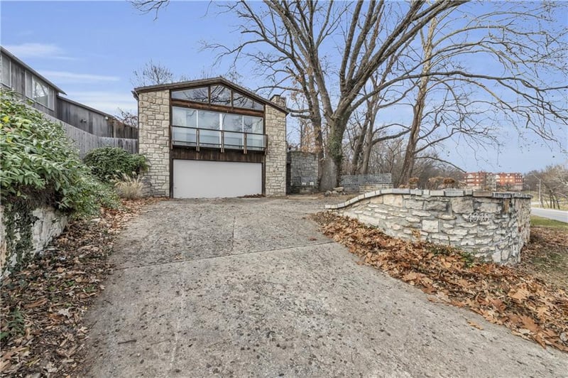 4309 Rockhill Rd, Kansas City, MO 64110