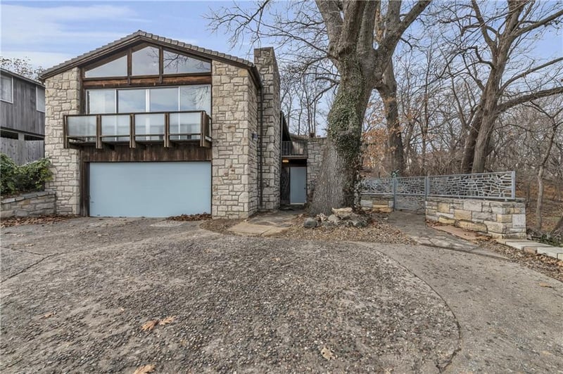 4309 Rockhill Rd, Kansas City, MO 64110