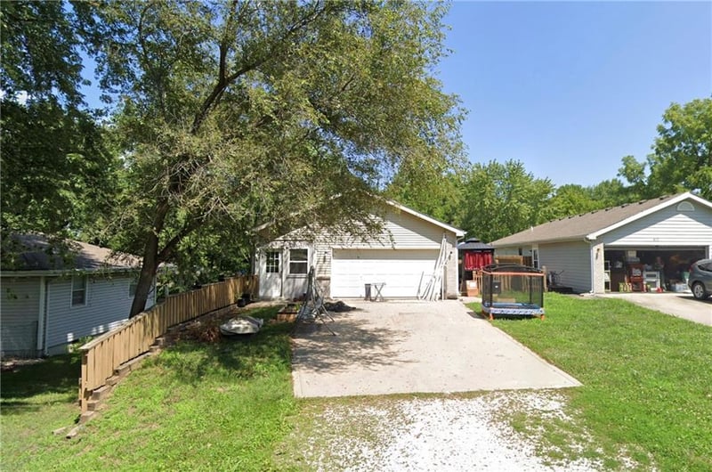419 2nd St, Trimble, MO 64492